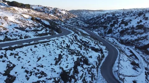 Jeep driving down a mountain in winter Stock Footage 158547886