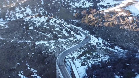 Jeep driving down a mountain in winter Stock Footage 158547917