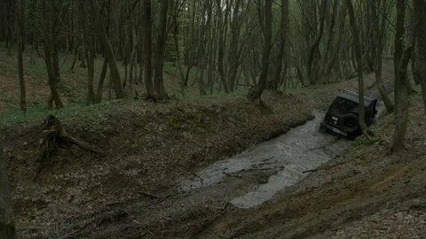 Jeep getting out of a mud puddle Stock Footage 87390272
