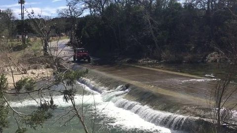 Jeep over Water 库存影片 84568177