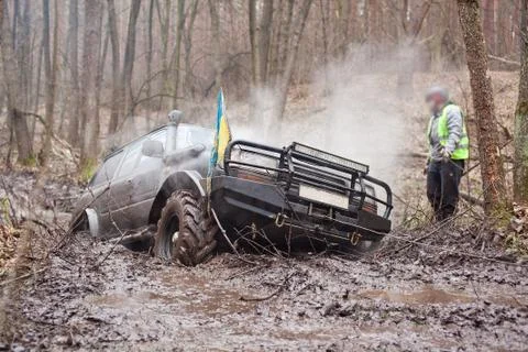 Jeep pulls the car out of the mud Stock Photos