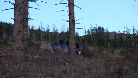 Jeep Wrangler driving through difficult mountain roads full of obstacles. Stockbeeldmateriaal 241880715