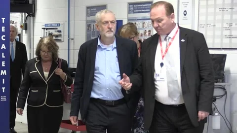 Jeremy Corbyn meets apprentice mechanics Video stock 148725821