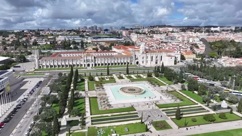 Jeronimos Monastery. Medieval Monastery. Empire Square Scene. Discovery Coast. 스톡 동영상 343398889