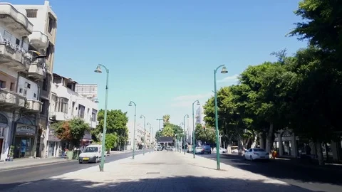 Jerusalem boulevard in Jaffa, traffic, trees, street lamps, buildings, sunny day Stockbeeldmateriaal 78714530