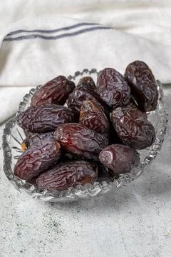 Jerusalem date fruit on stone background. Dried Big date fruit in a glass bow Foto stock