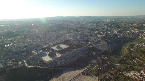 Jerusalem - Hills overview; Temple Mount; Mout of Olives; Kidron valley Vidéo 64200997