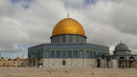Jerusalem, Israel. May 2017. Clouds over The Dome of Rock . 스톡 동영상 77478387