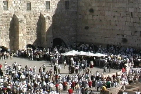Jerusalem Large crowds at Western Wall 스톡 동영상 691399