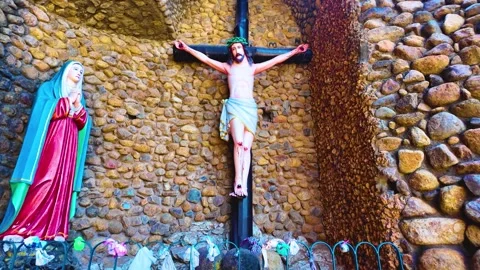 Jesus Statue - Bleeding - Forwards Shot Video stock 263321654