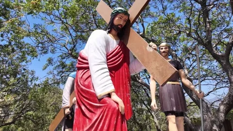 Jesus Statue - Forwards Shot Stock-Footage 263301718