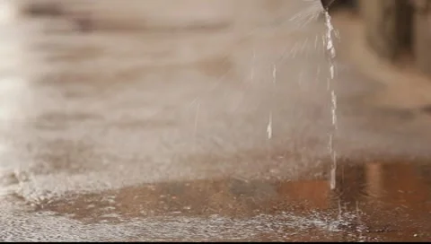 The jet and splashes of rain from the pipe Vídeo Stock 7730227