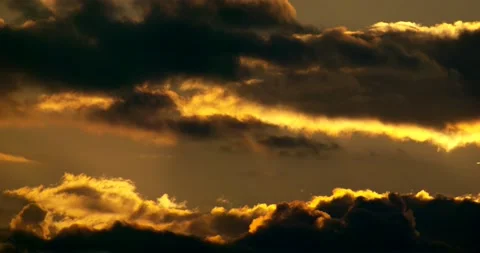 Jet creates a contrail over a sunset sky. Stock-Footage 133980548