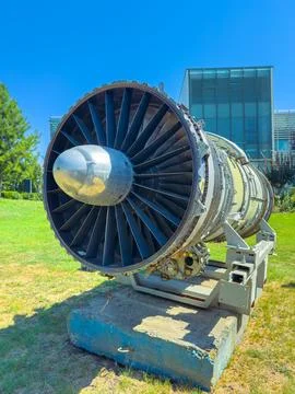 Jet engine displayed at an outdoor exhibit in a park during a sunny afternoon Foto stock