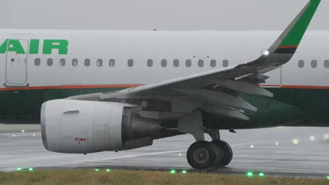 Jet Engine, EVA Air Airbus A321 Passenger Airplane Taxi for Takeoff Rainy Taipei Video stock 258424545