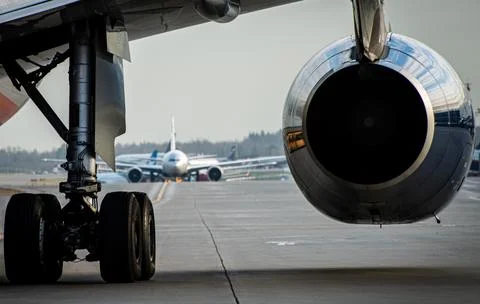 Jet engine under the wing of a modern passenger aircraft at an international  Foto stock