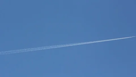 Jet high-alt with contrails Stock Footage 107841894