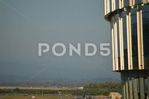 Jet landing at Portland Airport Stock Photos