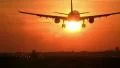 Jet landing at sunset Vídeos en HD