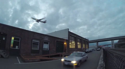 Jet over overpass Stockbeeldmateriaal 36144051