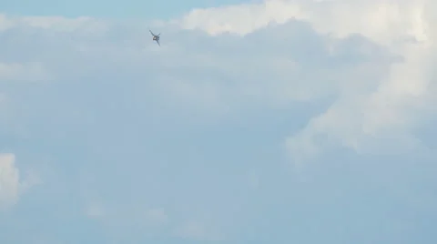 Jet plane doing acrobatics on Saint-Tropez's sky during the Bleuciel airshow Vidéo 60363204