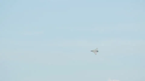 A jet plane flying on Saint-Tropez's sky during the Bleuciel airshow Vidéo 60363309