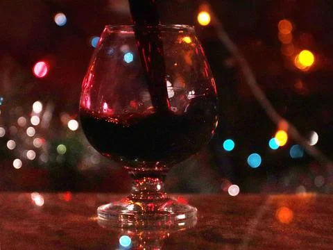 A jet of red wine 库存照片
