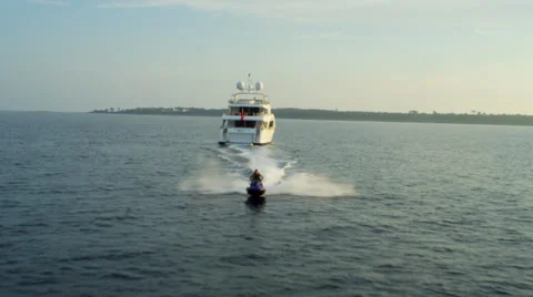 Jet Ski Driving Underneath Helicopter Vídeo Stock 39701746