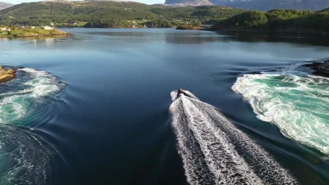 Jet ski riding by a tidal current Vídeo Stock 276437060