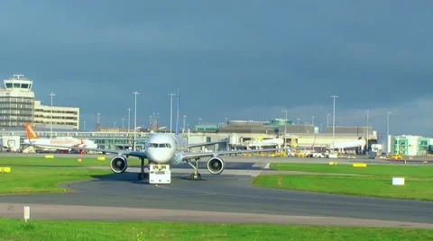 Jet towed on runway 스톡 동영상 45885741