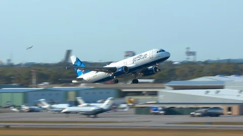 JetBlue Airbus A320 Taking Off from Ft. Lauderdale Video stock 109356550