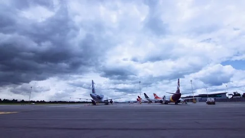 Jets on Tarmac 動画素材 75177169