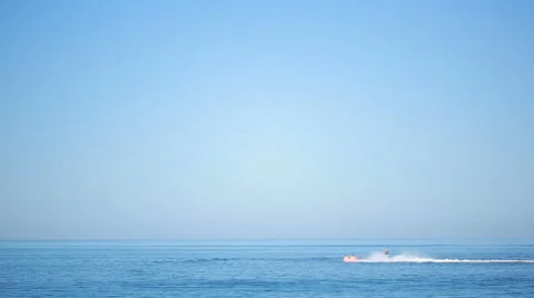 Jetski rolls tourists in inflatable ring
A man cruises the ocean on a jet ski. Stockbeeldmateriaal 65370341