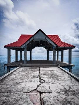 A JETTY ON THE BRINK OF BREAKING DOWN Foto stock