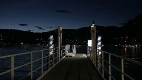 Jetty on lake Como, night Vídeo Stock 157099252