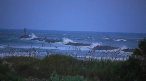 Jetty waves on the rocks 動画素材 848119