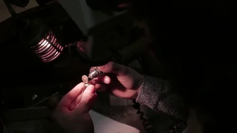 Jewelry work. Processing of silver ring. Close-Up. 4K UHD Видео 71280502