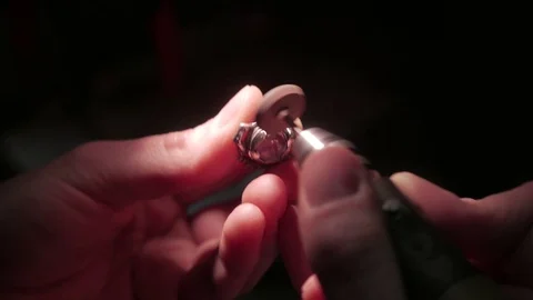 Jewelry work. Processing of silver ring. Close-Up. 4K UHD 库存影片 71280520
