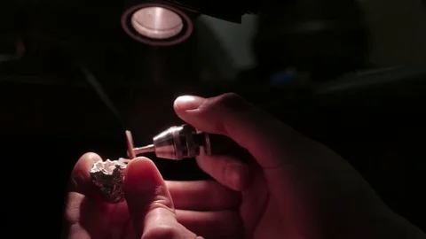 Jewelry work. Processing of silver ring. Close-Up. 4K UHD Vídeo Stock 71280681
