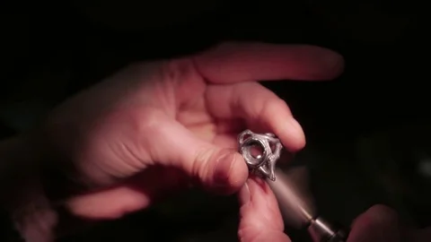 Jewelry work. Processing of silver ring. Close-Up. 4K UHD Vidéo 71280949