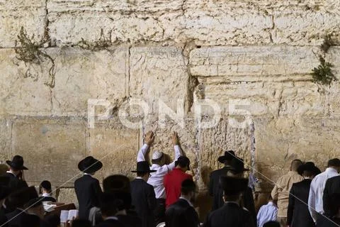Jews praying at the Western Wall in Jerusalem Stock Photos