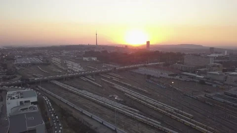JHB City top down view of trains in cbd with sunset Vidéo 131492602