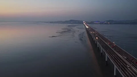 Jiashao Bridge with Tidal Patterns at Dusk, Qiantang River, Zhejiang, China 動画素材 337527021