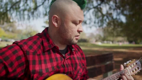 Jib down shot of an alternative man singing and playing guitar Stock-Footage 139274155