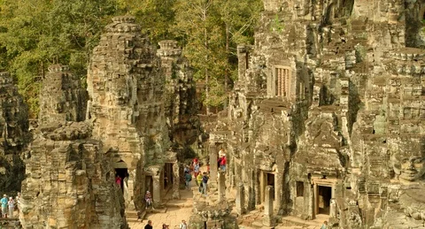 Jib down through Angkor Temple Ruins in Cambodia Video stock 125157697