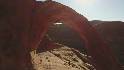 Jib shot moving vertically of arch rock formation Stock-Footage 167658488