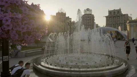 Jib style descent behind backlit fountain on Independence Square Kiev Stock Footage 93123988