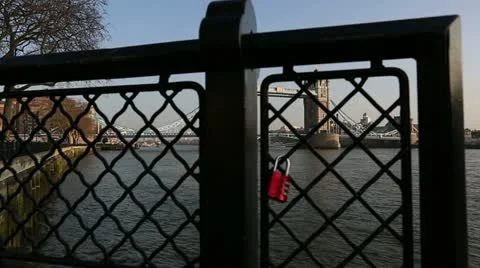 Jib up to Tower Bridge WS 3 스톡 동영상 22015796