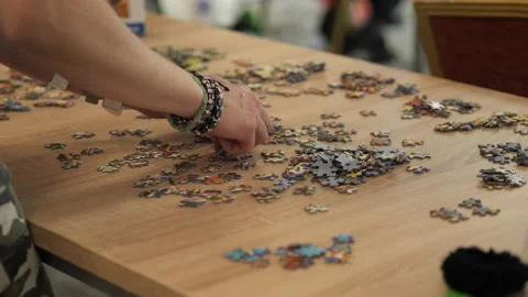 Jigsaw, Puzzles competition slow motion Vídeo Stock 201420532