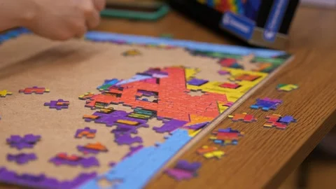 Jigsaw, Puzzles competition super slow motion Vídeo Stock 201420225